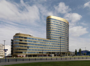 Innovatives Bürogebäude Zebra in Warschau – nachhaltige Architektur von TMLC Architects, Österreichische Architekten Martin Troethan und Clemens Liedermann-Seiss