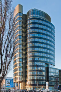 Innovatives Bürogebäude Zebra in Warschau – nachhaltige Architektur von TMLC Architects, Österreichische Architekten Martin Troethan und Clemens Liedermann-Seiss