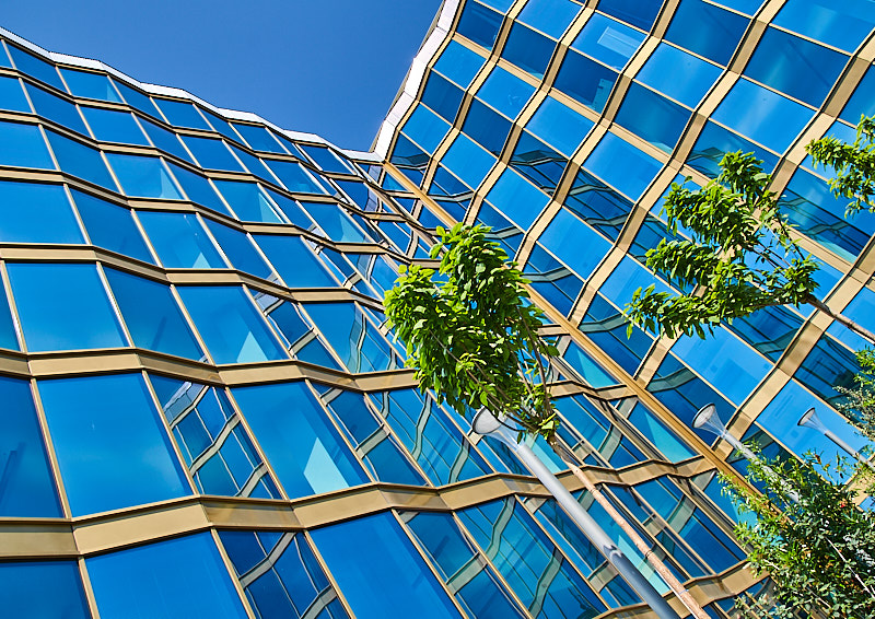 Bürogebäude Element in Prag mit moderner Glasfassade und klarer Architektur – entworfen von TMLC Architects, Architekten Martin Troethan und Clemens Liedermann-Seiss