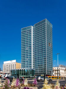 Moderner Skyscraper Widok Towers in Warschau – innovatives Hochhaus-Design von TMLC Architects, Martin Troethan und Clemens Liedermann-Seiss